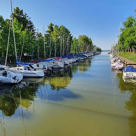In Balatonkeresztur 19529 Balatonmáriafürdő
