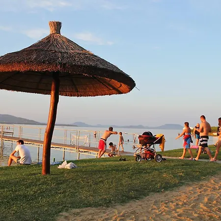 Case de vacanță In 19529 Balatonkeresztúr
